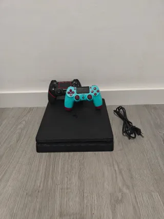 PS4 Slim 500GB con 2 mandos