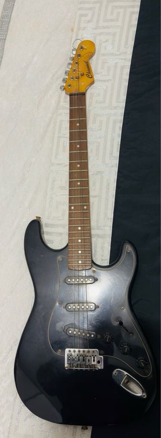 Guitarras Eléctrica Negra y española color madera