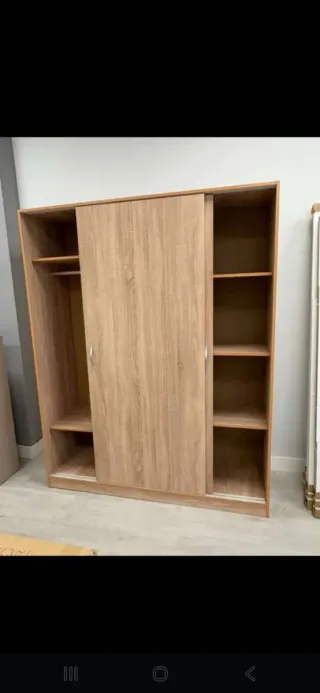 Armario corredero blanco y madera