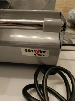 Cortadora de fiambres Demoka, modelo 380