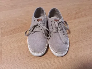 Zapatos niño beige y marrón. Talla 33