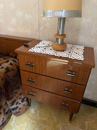 Habitación Matrimonio: Cama, Mesitas y Armario