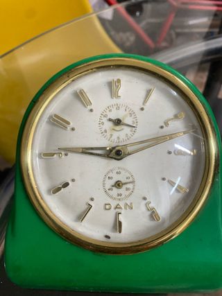 Reloj de cuerda antiguo DAN antiguo