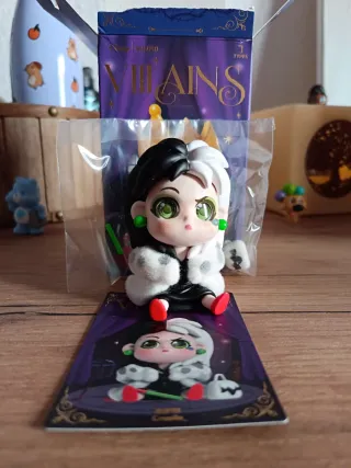 Figura Miniso Cruella de Vil de Disney