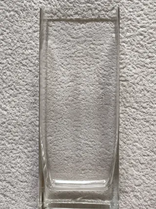 FLORERO DE VIDRIO GRUESO VERTICAL TRANSPARENTE