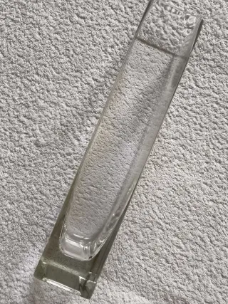 FLORERO DE VIDRIO GRUESO VERTICAL TRANSPARENTE