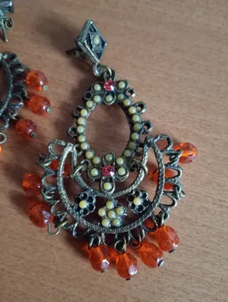 Orecchini filigrana metallo e perline arancio