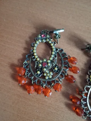 Orecchini filigrana metallo e perline arancio