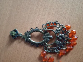 Orecchini filigrana metallo e perline arancio