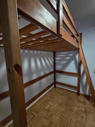 Cama alta juvenil madera con escalera