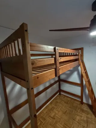 Cama alta juvenil madera con escalera