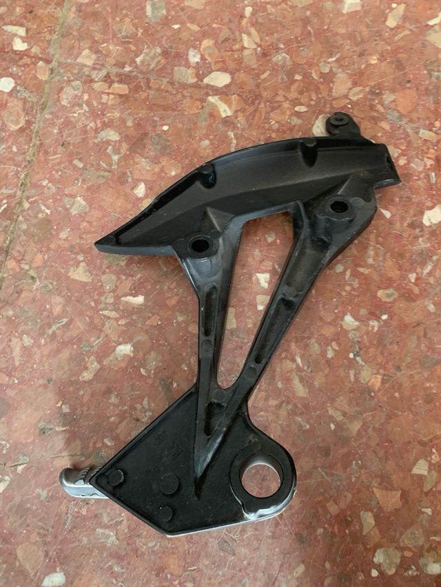 Soporte y estribera trasera Kawasaki Z Izquierda