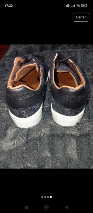 Zapatillas Guess Negras y Doradas