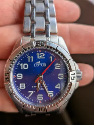 Reloj LOTUS niño azul y acero, en su caja.