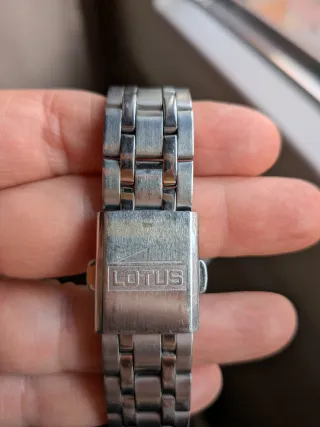 Reloj LOTUS niño azul y acero, en su caja.