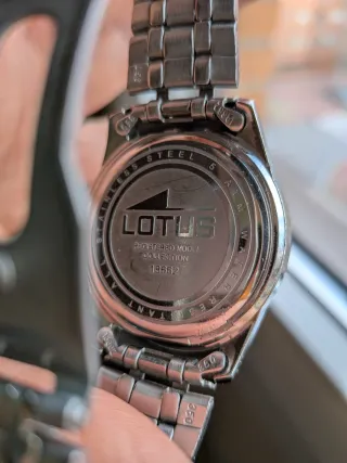 Reloj LOTUS niño azul y acero, en su caja.