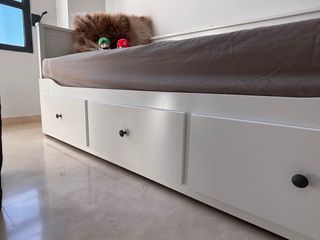Diván blanco IKEA 80x200 con 3 cajones