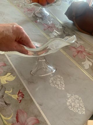 Centrotavola in vetro con disegno floreale