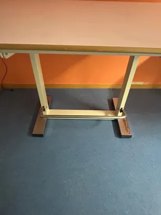 Mesa de dibujo inclinable de madera