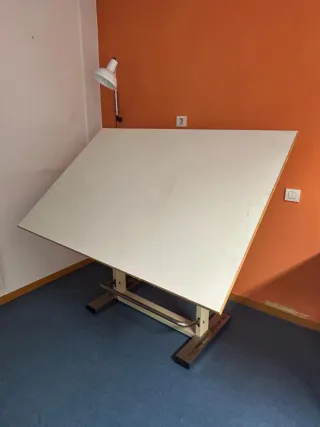 Mesa de dibujo inclinable de madera