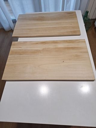 Mesa Nórdica 120x70. Tapa blanca y patas de madera