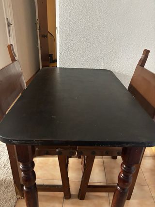 Mesa comedor madera y 2 sillas