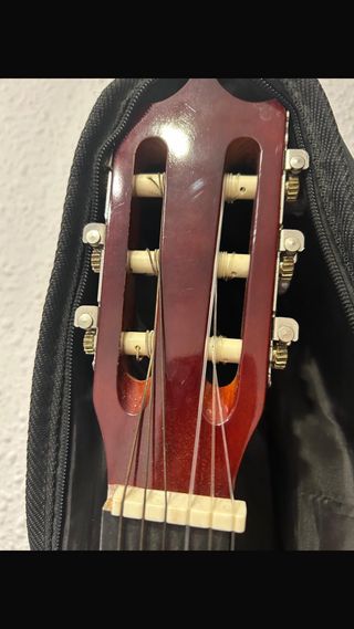 Funda y guitarra Romanka