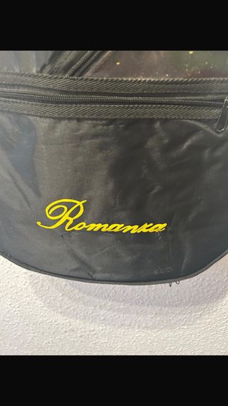Funda y guitarra Romanka