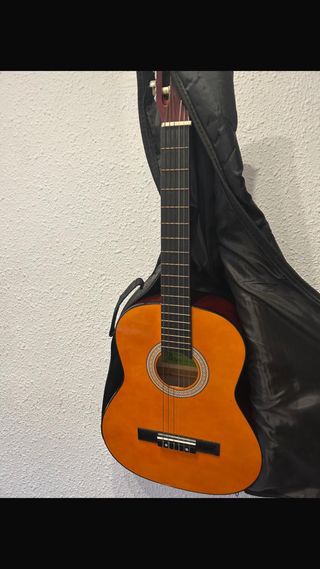 Funda y guitarra Romanka