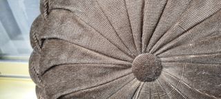 Cojín redondo de terciopelo marrón