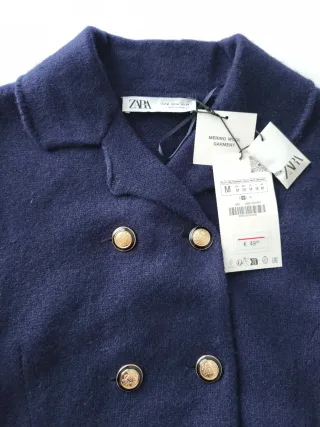 Rebeca Zara azul marino botones dorados