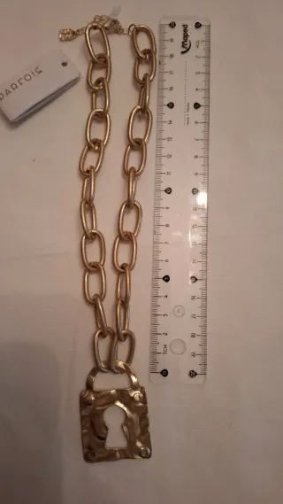 Colar Parfois dourado com pingente de cadeado