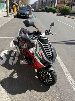 Moto Italjet Scooter Automática
