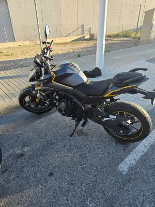 Moto Voge 525R Gris y Amarilla