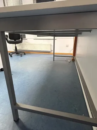 Mesas grandes de oficina.