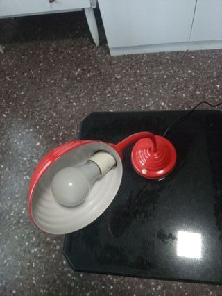 Lámpara de flexo antigua roja