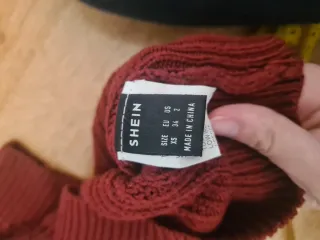 Jersey tricolor de punto burdeos, crema y blanco