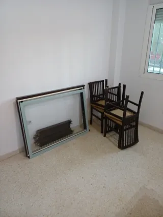 Mesa de comedor y 4 sillas