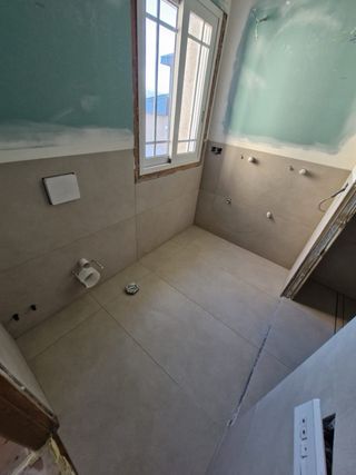 Instalación Azulejos para baños, balcones y suelos
