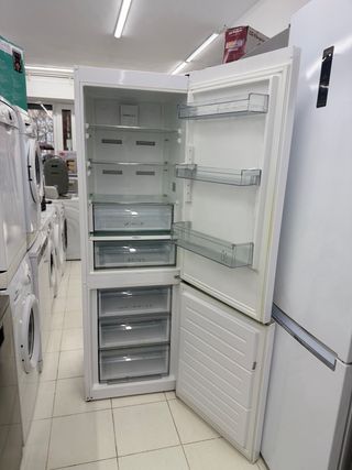 Nevera SHARP Combi Blanca