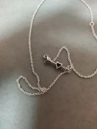 Collar Pandora Corazón Rojo y Flecha