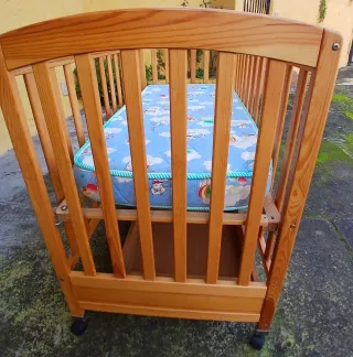 Cuna de bebé madera pino