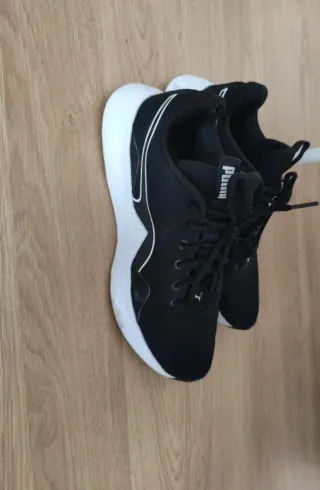 Zapatillas Puma Negras y Blancas