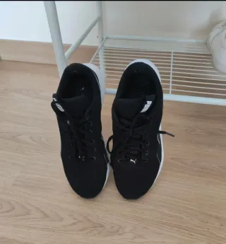 Zapatillas Puma Negras y Blancas