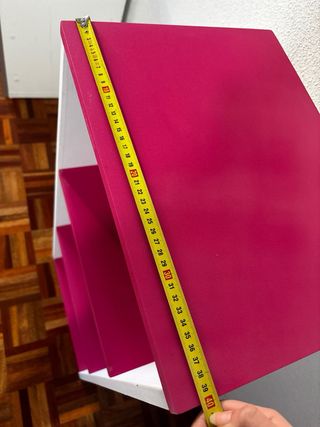 Armario blanco y rosa