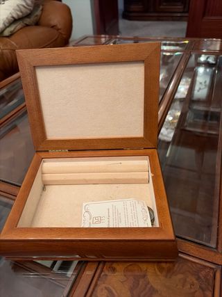 Joyero de madera y plata