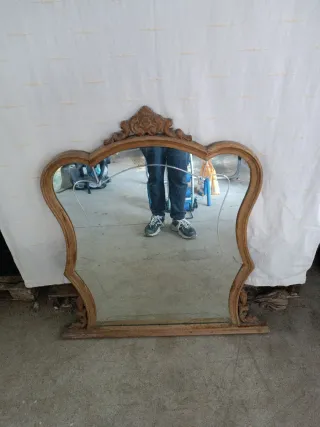 Espejo de madera tallada