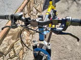 Bicicleta Rockrider 2.0 Azul/Amarillo