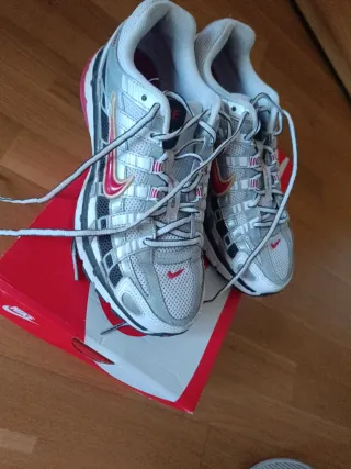 Zapatillas Nike P-6000 Plata y Rojo