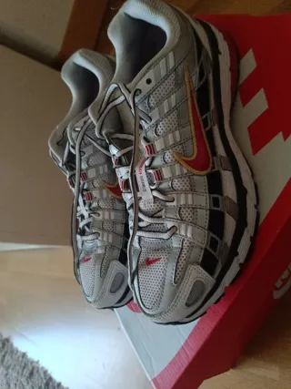Zapatillas Nike P-6000 Plata y Rojo